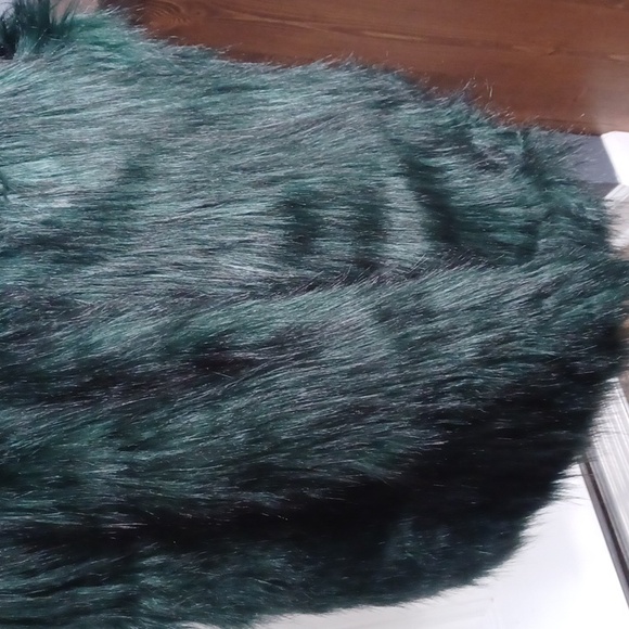 Jessica Simpson  fuzzy  vest - Picture 4 of 12